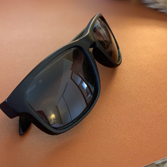 Calvin Klein Sunglasses CK19566S 01 - Picture 5 of 9